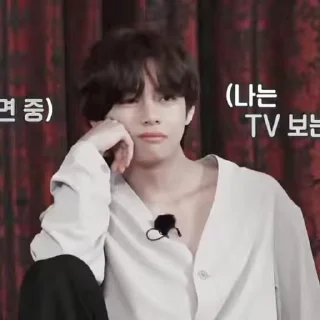 🥪 emoji ( 🥪 ) ; taehyung @c7Rw8ht Telegram sticker 17 of 25
