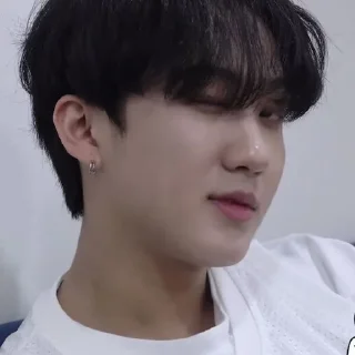 😉 emoji 𖤐*٭чанбин!٭*𖤐_sticksoshix Telegram sticker 9 of 18