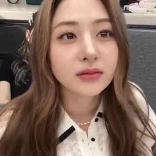 🫢 emoji ююнджин Telegram sticker 3 of 16