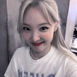 🍀 emoji 🍀"nayeon by" @helpdedocikaidaniela Telegram sticker 21 of 32