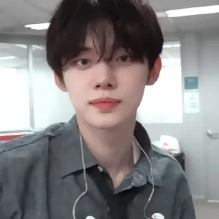 Sticker from ꩟ 🧢 ʏᴇᴏɴᴊᴜɴ ' @klhr1ml