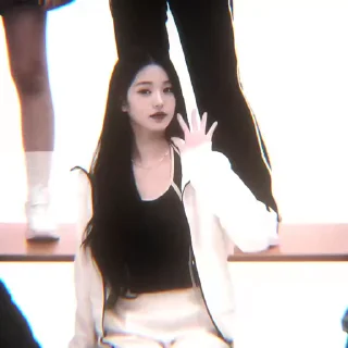 🧛‍♀️ emoji wonyoung★ @koreanpophelp Telegram sticker 9 of 17