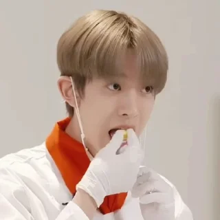🥺 emoji en o'clock | by @ayamus_s Telegram sticker 15 of 18