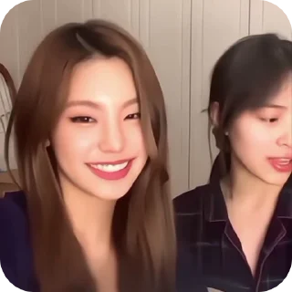 🌟 emoji yeji and ryujin @helpshao Telegram sticker 9 of 23