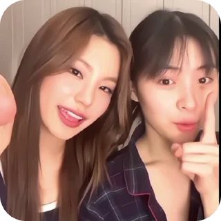 🌟 emoji yeji and ryujin @helpshao Telegram sticker 19 of 23