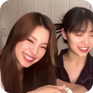 🌟 emoji yeji and ryujin @helpshao Telegram sticker 13 of 23