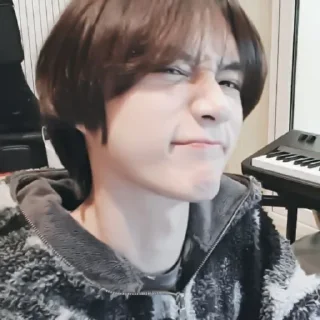 🥠 emoji 🫐Beomgyu:: @moonlightflowers Telegram sticker 8 of 30