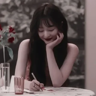Sticker from #sulli aesthetic «💅🏻 by @lumicore_present