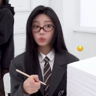 🤍 emoji illit  。 @spicysst Telegram sticker 10 of 70