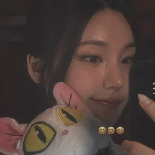 🤍 emoji pretty girl ! @clvd7mnl Telegram sticker 12 of 19