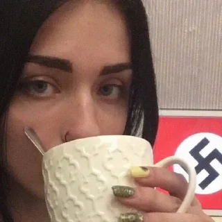 Sticker from ну спиздила и че @jenzko
