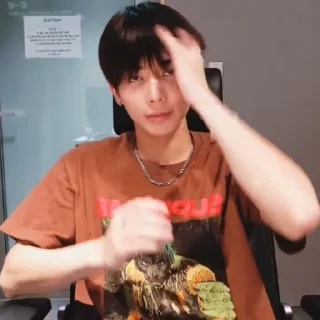 Sticker from taehyun @seawzn