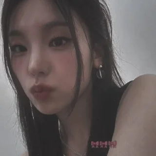 🤍 emoji pretty girl ! @clvd7mnl Telegram sticker 5 of 19