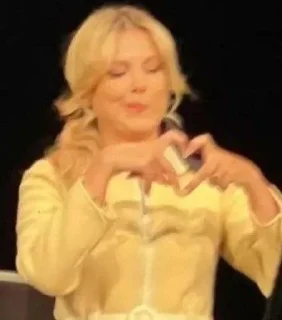 💕 emoji Милли Бобби Браун Telegram sticker 8 of 27