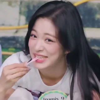 Sticker from (🥢)) chaeyoung ꒱ @m3ow33