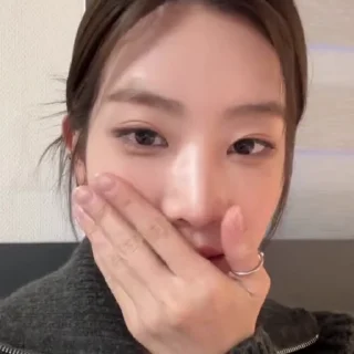 🗞 emoji # kim lip ' @sw5uf ❗️ Telegram sticker 8 of 40