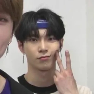 ✌ emoji kim doyoung Telegram sticker 21 of 119