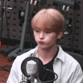 💠 emoji 𝐿𝑒𝑒 𝐾𝑛𝑜𝑤 💠 @kpopstickerssss Telegram sticker 12 of 30