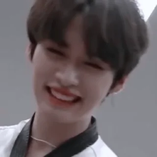 💠 emoji 𝐿𝑒𝑒 𝐾𝑛𝑜𝑤 💠 @kpopstickerssss Telegram sticker 10 of 30