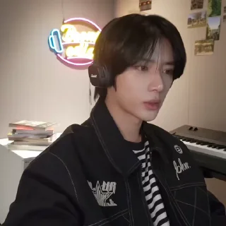 🎶 emoji music gyu @beomwwze Telegram sticker 24 of 39
