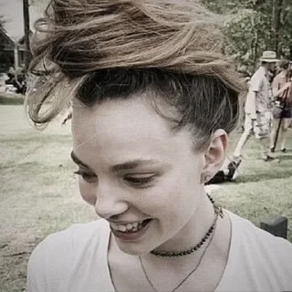 🎧 emoji kristine froseth by @sweeterx Telegram sticker 24 of 35