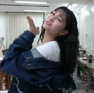 😘 emoji momo-twice Telegram sticker 19 of 20