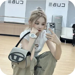 🪑 emoji yuqi @justkatekat | Telegram sticker 9 of 18