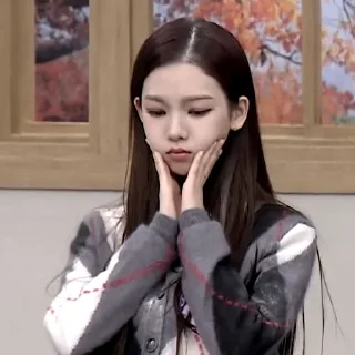 🤕 emoji 'Karina' Telegram sticker 13 of 38