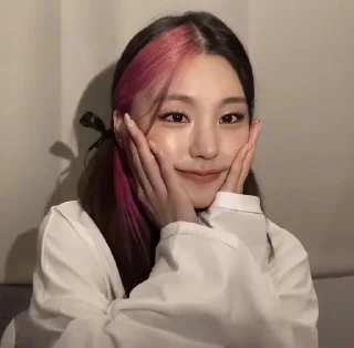 Sticker from yeji :: ITZY @xvvhsg