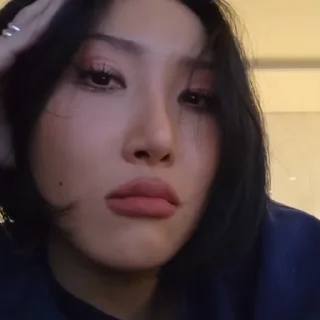 📕 emoji hwasa fr @stikhoss Telegram sticker 14 of 30