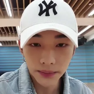 🎽 emoji Hyunjin @vinihelpi Telegram sticker 8 of 30