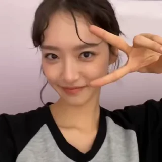 🥐 emoji 🥐``han ji hyun  ¡ @help_jenn Telegram sticker 6 of 50