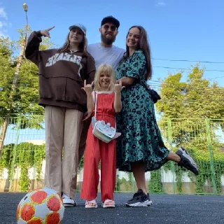 👨‍👩‍👧‍👧 emoji марта бро Telegram sticker 24 of 28