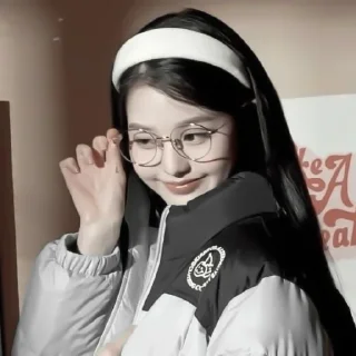 Sticker from 𖥻 wonyoung : 🧴 : @lumicore_present