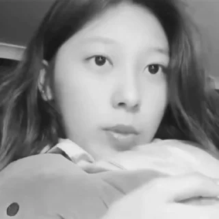Sticker from bw Choerry @loonahellp
