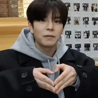 Sticker from 𖥻Kim Seungmin ֶ⭑ࣶࣸ @suthli