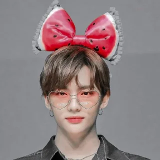 🌸 emoji Hyunjin Telegram sticker 6 of 15