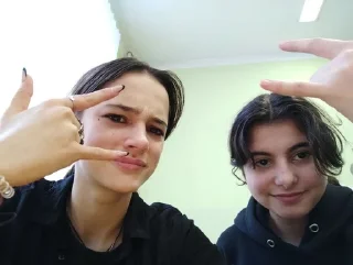 🤟 emoji 4 подружки Telegram sticker 9 of 13