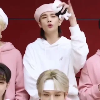 🐾 emoji hyunjin 143 @ARA2VH Telegram sticker 21 of 29