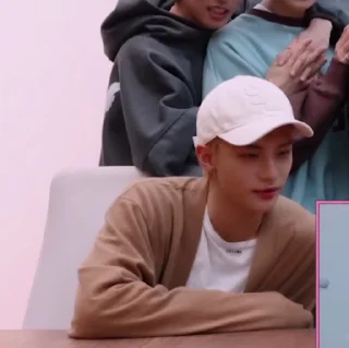 🐾 emoji hyunjin 143 @ARA2VH Telegram sticker 11 of 29