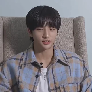 Sticker from hyunjin by @help_jenn