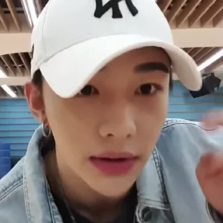 🎽 emoji Hyunjin @vinihelpi Telegram sticker 24 of 30