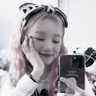 💋 emoji yuqi Telegram sticker 8 of 26