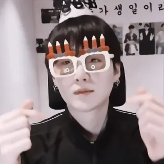 🎂 emoji suga : hb2u ! fr @lomicor 🎂 Telegram sticker 7 of 70