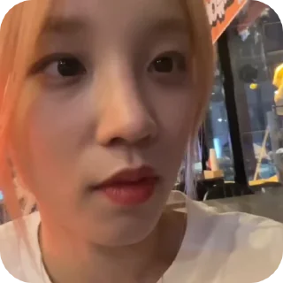 Sticker from 💋Yuqi • @blockedpixie