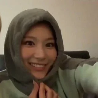 🌟 emoji Sana memes by @Daririf Telegram sticker 2 of 19