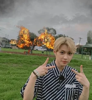 🌟 emoji K-pop Telegram sticker 5 of 10