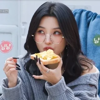 🥪 emoji Соён-ии Telegram sticker 9 of 41