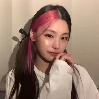 💘 emoji yeji :: ITZY @xvvhsg Telegram sticker 8 of 19
