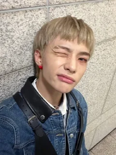 Sticker from Чонвон милашкаррр💕